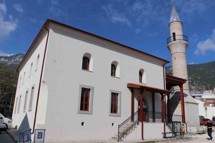 Kırkağaç Karaosmanzade Camii Yeniden İbadete Açılıyor