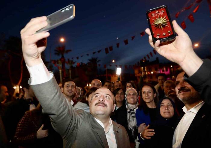 Bakan Varank Togg İçin Çekiliş Yaptı, Kazanan Gençler Yerli Otomobil İle Mudanya Turu Attı