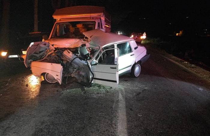 Tokat’ta Otomobille Kamyonet Çarpıştı: 2 Yaralı