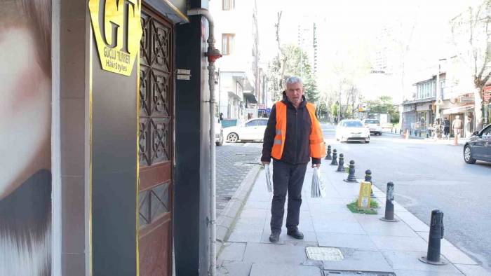 Görme Engelli Mevlüt Ceylan, Kapı Kapı Gezip Erdoğan’ı Anlatıyor