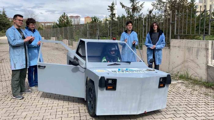 Ankara’da Liselilerin Ürettiği Elektrikli Araç “evcar V2” Teknofest’te Yarışacak