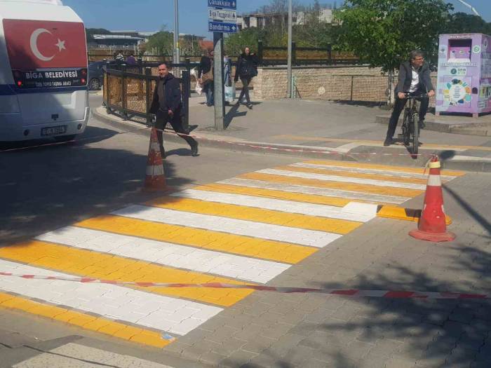 Biga’da Yaya Geçitleri Boyanıyor