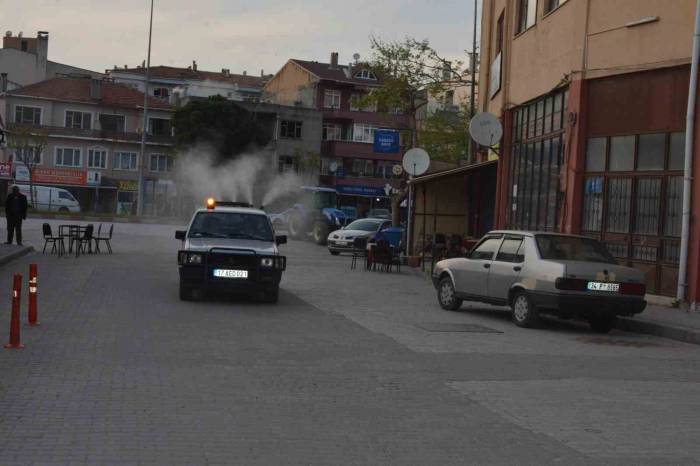Lapseki Belediyesi Sinek Ve Haşerelere Karşı İlaçlama Yapıyor