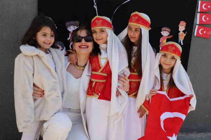 Hakkari’de 23 Nisan Coşkusu Devam Ediyor