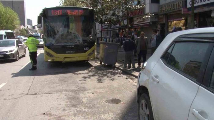Ümraniye’de İett Otobüsü Kamyonete Çarptı, Düşen Sürücü Otobüsün Altında Kaldı