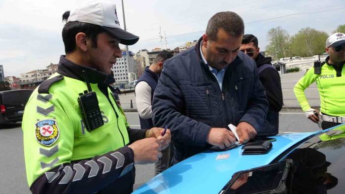 Taksim Meydanı’nda Ticari Taksilere Denetim