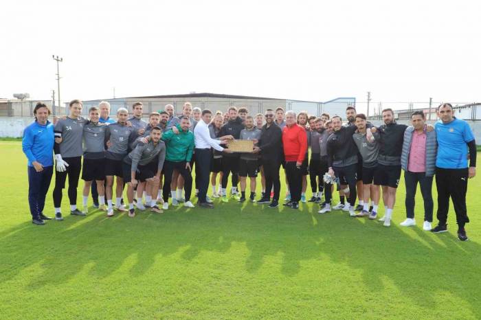 Naz-naz’a Tatlı İkramı