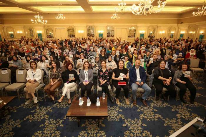 Pınar Öğünç Nilüferli Kadınlarla Buluştu