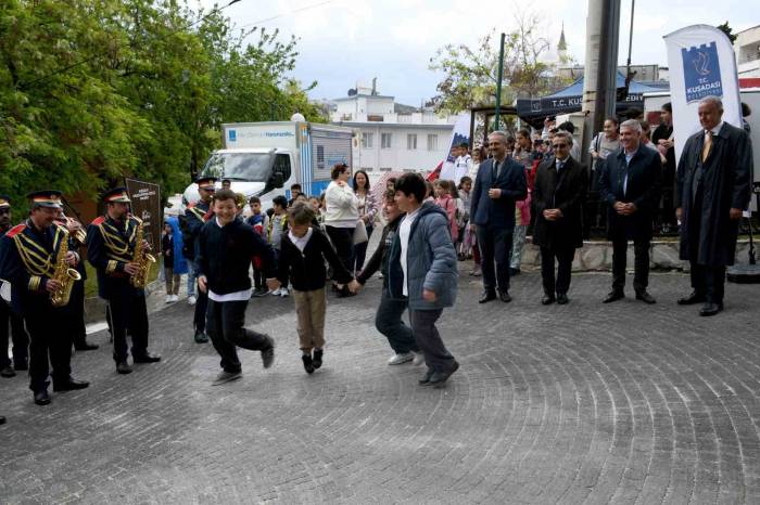 Seyakmer’de Kuşadalı Çocukların Şenlik Coşkusu