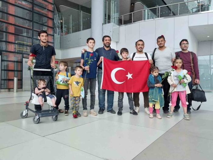 Sudan’daki Türk Vatandaşların Tahliyesi Devam Ediyor: Üçüncü Kafile İstanbul’a Getirildi