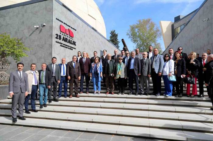 Depremde Hasar Gören Tarihi Kalenin Restorasyonuna Başlanıyor