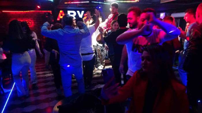 10 Bin İranlı Turist Ramazan Bayramı’nı Van’da Geçirdi