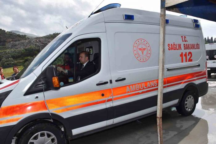 Aydın İl Sağlık Müdürü Şenkul Ambulansın Direksiyonuna Geçti
