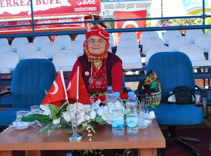 Protokolün Renkli Siması Son Yolculuğuna Yalnız Uğurlandı