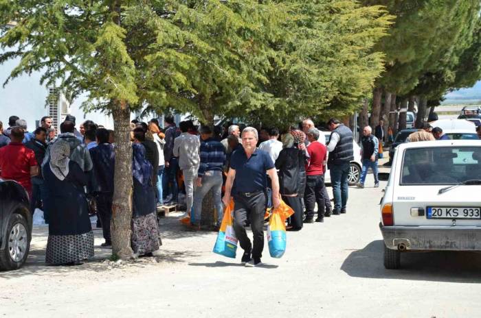 Denizlili Çiftçilere Tohum Desteği Devam Ediyor