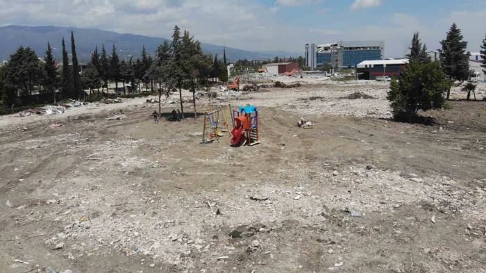 600 Konutlardan Geriye Oyun Parkı Kaldı