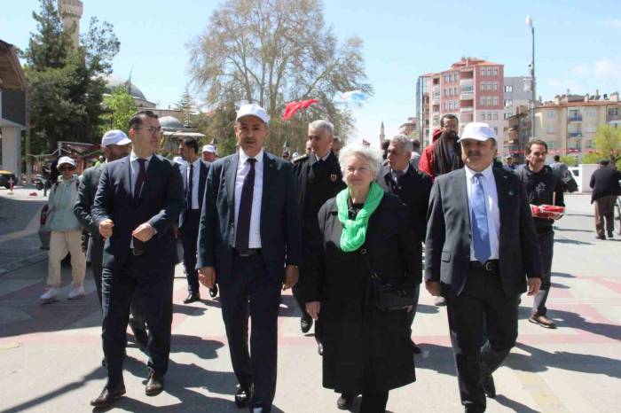 Hazreti Mevlana İçin Karaman’dan Konya’ya Sevgi Ve Barış Yürüyüşü Düzenlendi