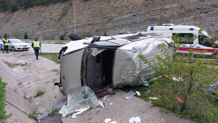 Samsun’da Minibüs Takla Attı: 4 Yaralı