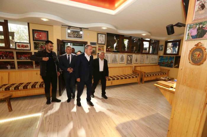 Bakan Akar Ve Başkan Büyükkılıç’tan 15 Temmuz Şehidinin Ailesine Ziyaret
