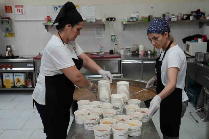 Mersin’den Depremzedelere 2 Milyonu Aşkın Yemek Ulaştırdı