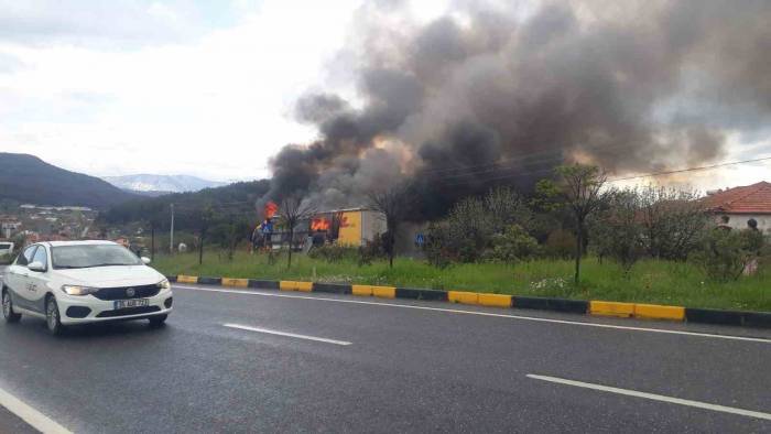 Muğla’da Alevler Tırı Küle Çevirdi