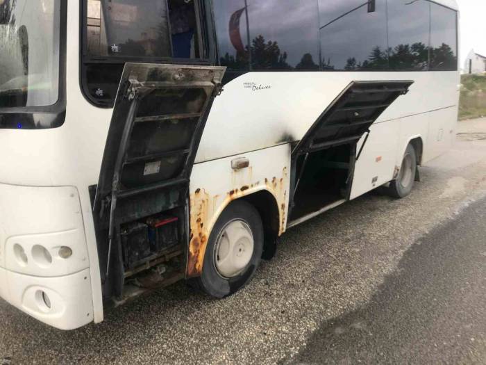Seyir Halindeki Midibüs Bir Anda Alev Aldı