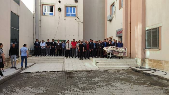 Silopi’de Hayatını Kaybeden Okul Müdürü, Öğrencileri Ve Sevenleri Tarafından Memleketine Uğurlandı