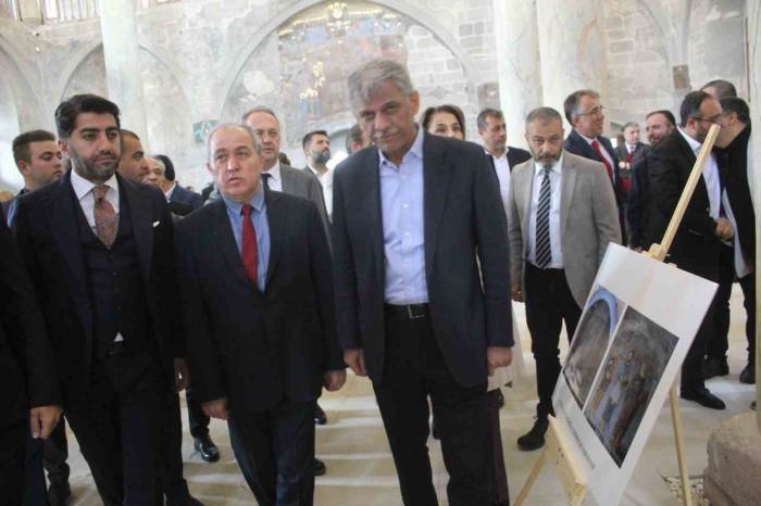 Restorasyonu Tamamlanan 174 Yıllık Meryem Ana Kilisesi Açıldı