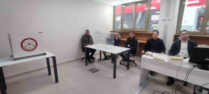 Kapıköy Gümrük Kapısı’nda Oy Kullanma İşlemi Başladı