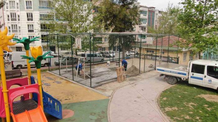 Yunusemre’de Zemin Yenileme Çalışmaları Sürüyor