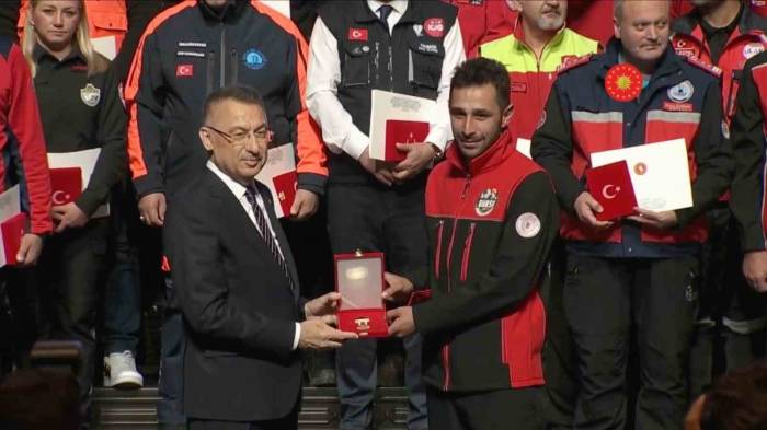 Gürak Ekibine Devlet Üstün Fedakarlık Madalyası