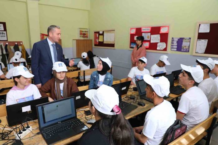 Ağrı İl Milli Eğitim Müdürü Kökrek, Öğrenciler İle Buluştu