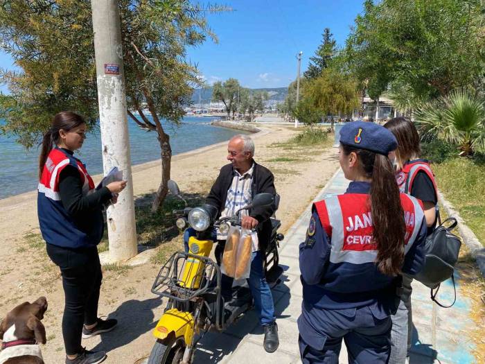 Jandarma Ekipleri Bilgilendirme Çalışmalarını Sürdürüyor