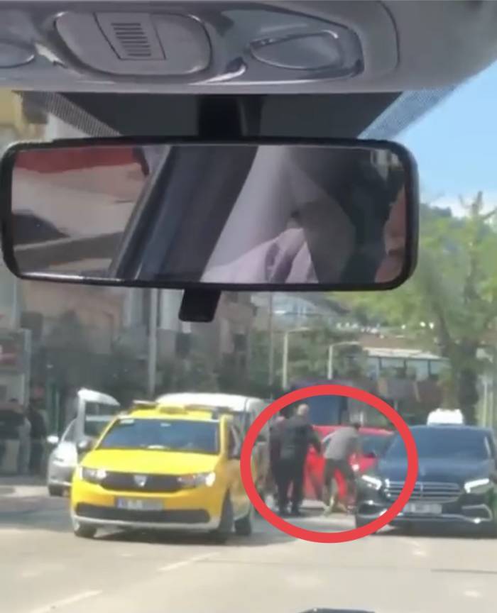 Bursa’da Kavga Ettiği Sürücüyü Az Daha Eziyordu, O Anlar Kameralarda