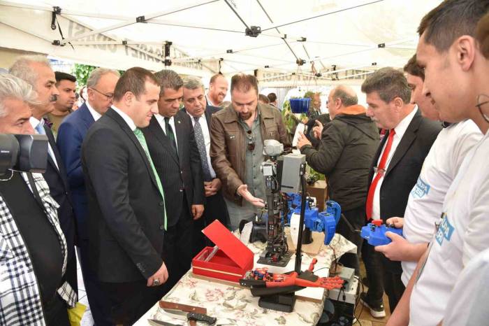 Denizli’de Meslek Lisesi Öğrencilerinin Eserleri Sergilendi