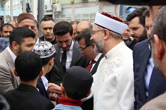 Diyanet İşleri Başkanı Erbaş, Roman Vatandaşları Umreye Uğurladı