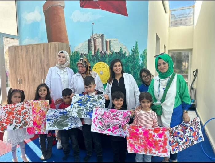 Elazığ’da Çocuklar Ebru Sanatı İle Tanıştı