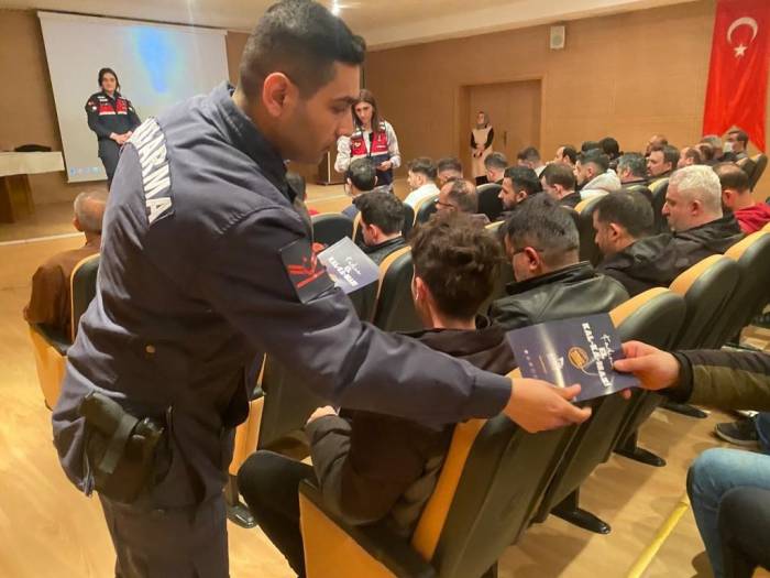 Jandarmadan Erkeklere “kadına El Kal-ka-maz” Eğitimi