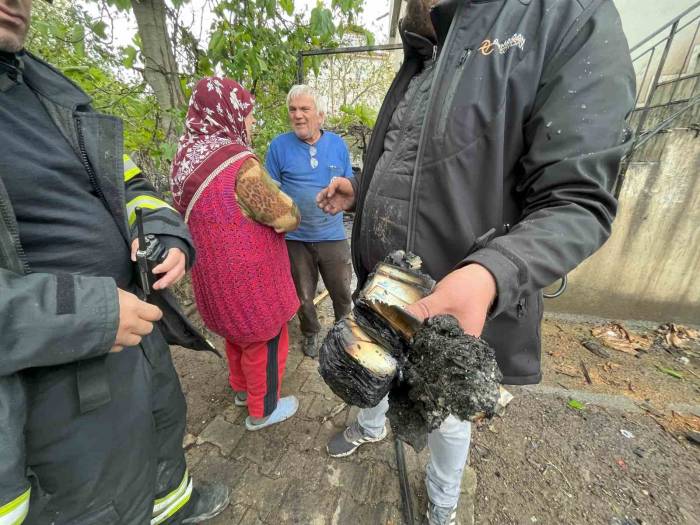 İki Katlı Binanın Çatısı Alev Alev Yandı: 30 Bin Tl’lik Birikimi Kül Oldu