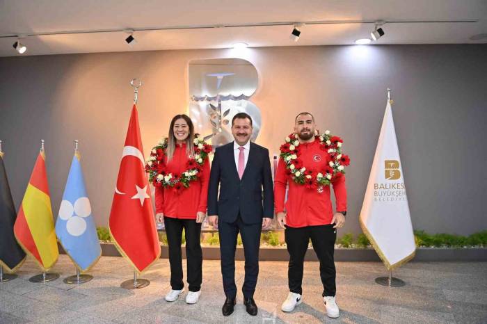 Milli Güreşçiler, Belediye Meclisi’nde Ödüllendirildi