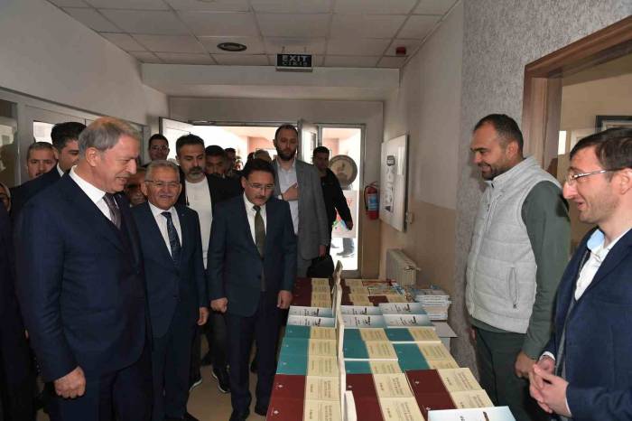 Bakan Akar Kayseri Lisesi Öğrencileriyle Buluştu