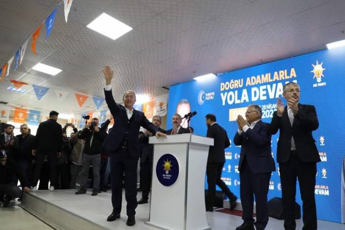 Bakan Akar’dan “teröristler İçin İki Yol Var” Açıklaması