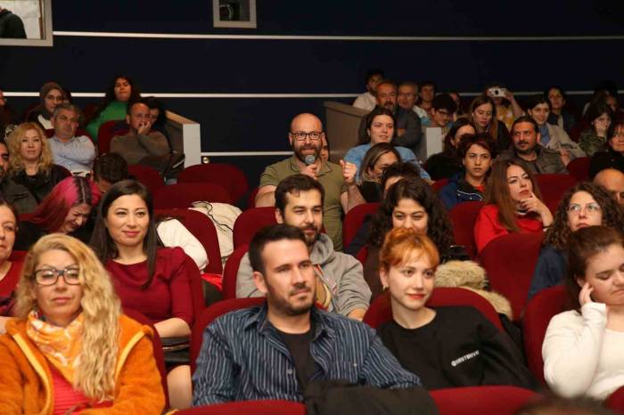 “karanlık Gece” Nilüfer’de İzleyici İle Buluştu