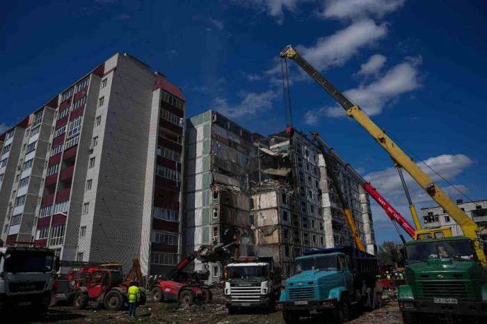 Rusya’nın Ukrayna’da Binaları Vurduğu Saldırılarda Ölü Sayısı 18’e Yükseldi