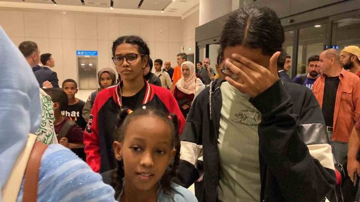 Sudan’dan Tahliye Edilen Türk Vatandaşları Askeri Uçakla İstanbul’a Getirildi