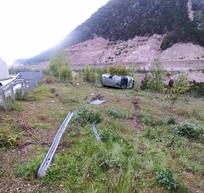 Tokat’ta Panelvan Minibüs Yoldan Çıkarak Takla Attı: 1 Ölü, 3 Yaralı