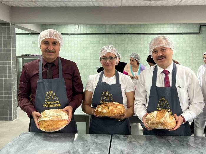 Dr. Öğr. Üyesi Banu Süzen Uyardı: “tam Tahıllı Undan Üretilen Ekmeği Tüketin”