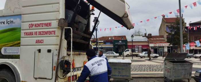 İlçedeki Tüm Çöp Konteynırları Yıkandı