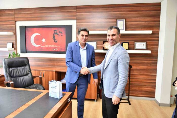 Esenyurt Belediyesi Dünya Laborantlar Günü Ve Veteriner Hekimler Günü’nü Kutladı