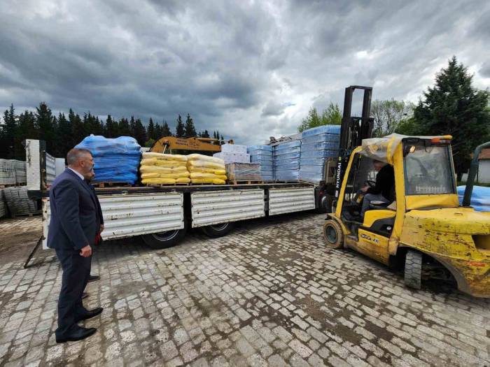 Gölcük, Depremzedelerin Yanında Olmaya Devam Ediyor